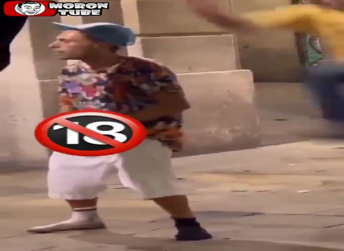 Video: In Barcelona, a pervert gets a double surprise as he jerks off in the street